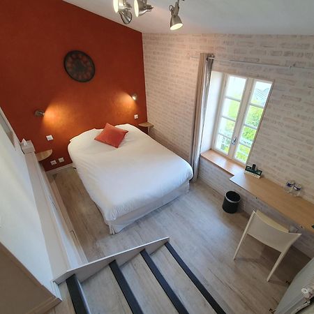 Logis Hotel Le Prince Noir Сериньяк-сюр-Гарон Экстерьер фото