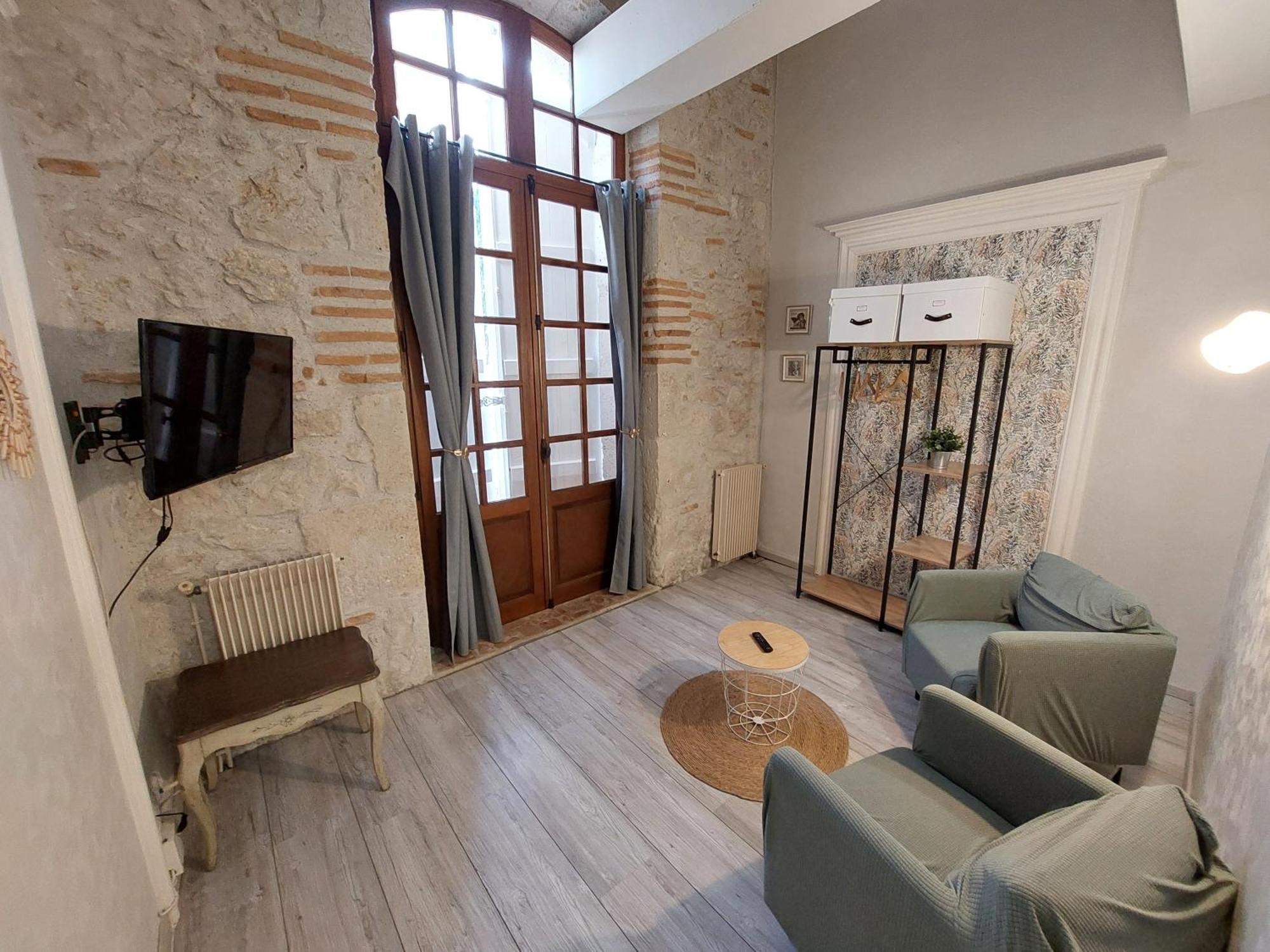 Logis Hotel Le Prince Noir Сериньяк-сюр-Гарон Экстерьер фото