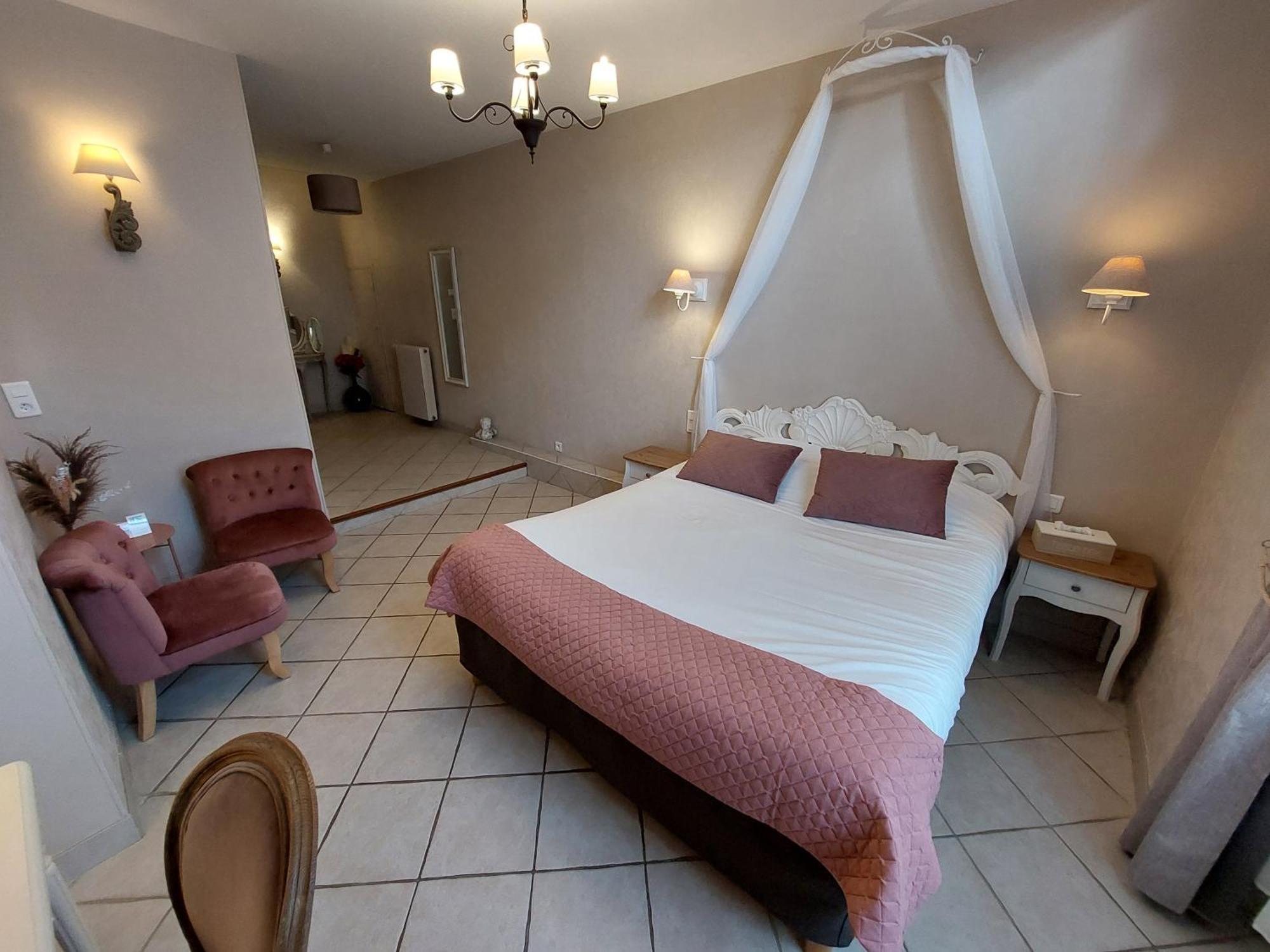 Logis Hotel Le Prince Noir Сериньяк-сюр-Гарон Экстерьер фото