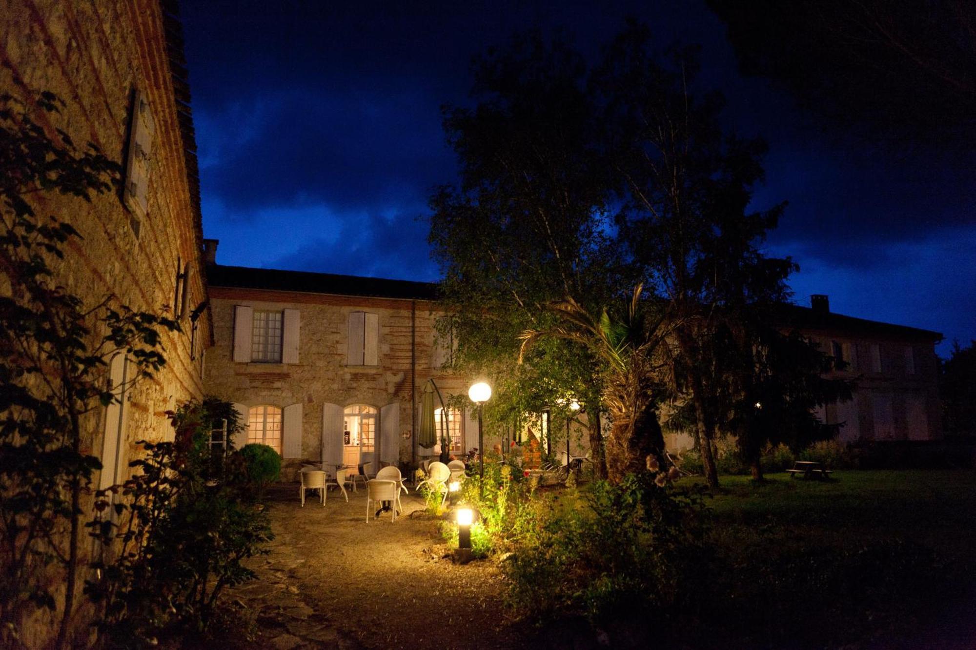 Logis Hotel Le Prince Noir Сериньяк-сюр-Гарон Экстерьер фото