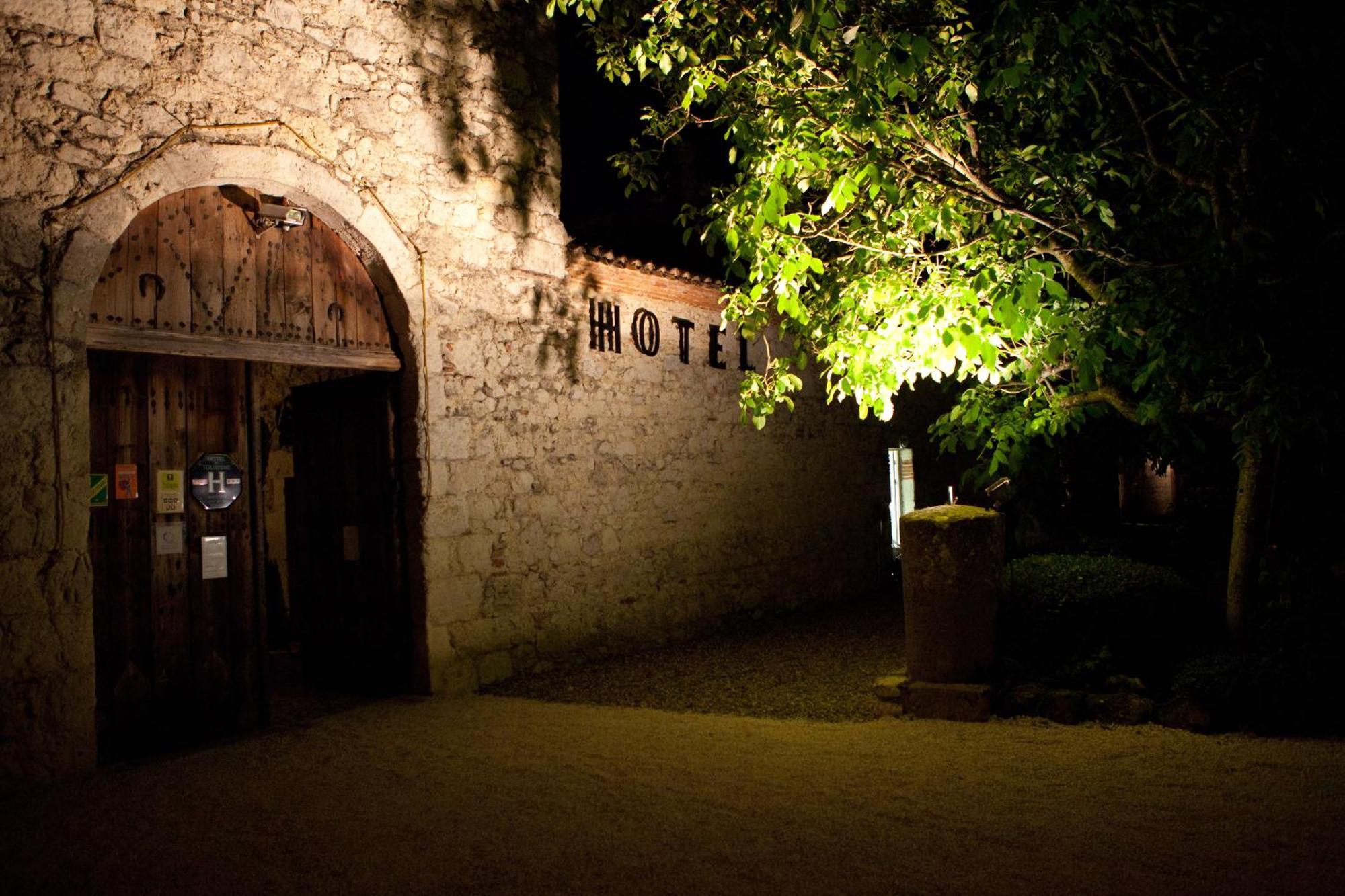 Logis Hotel Le Prince Noir Сериньяк-сюр-Гарон Экстерьер фото