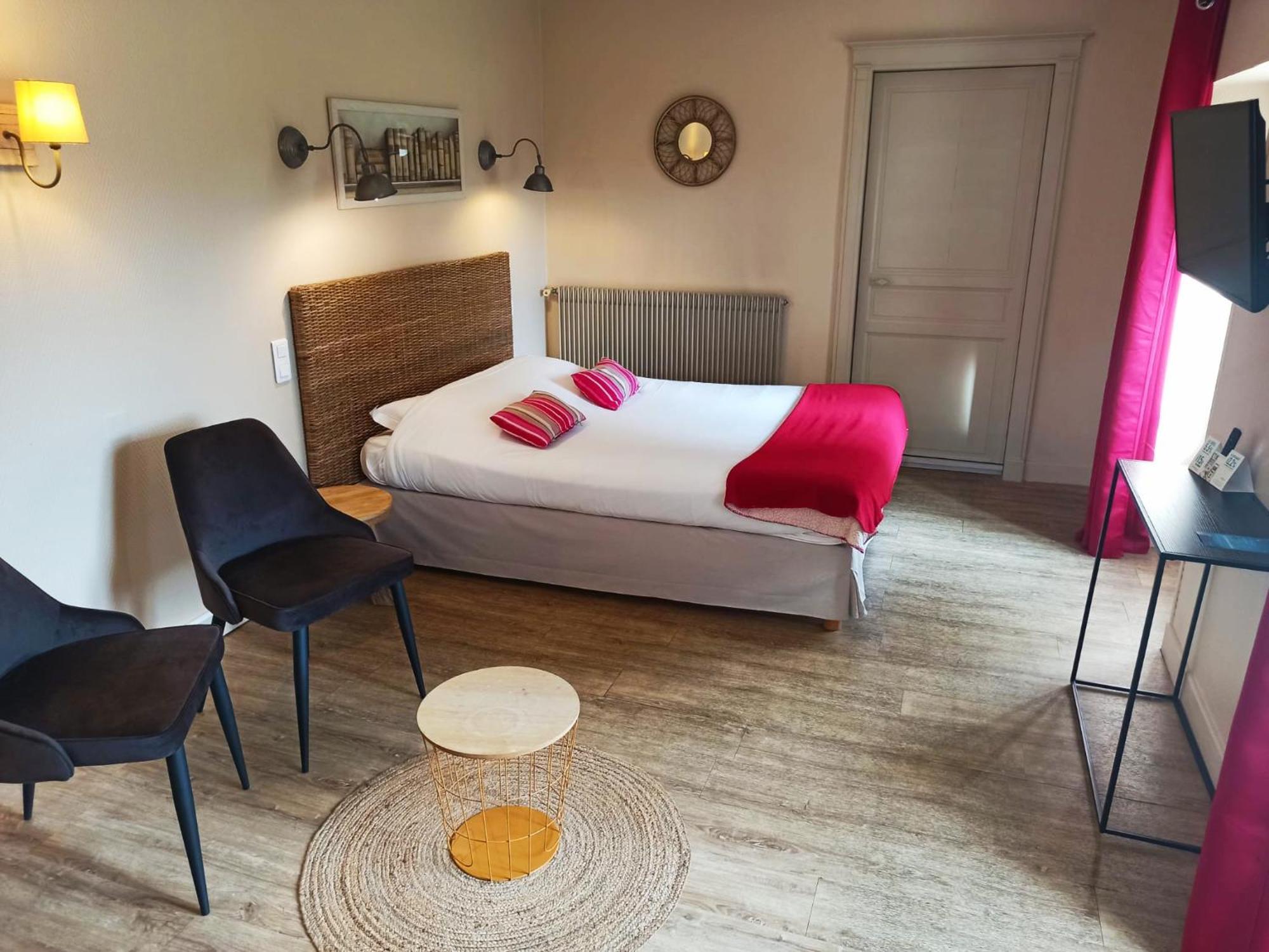 Logis Hotel Le Prince Noir Сериньяк-сюр-Гарон Экстерьер фото