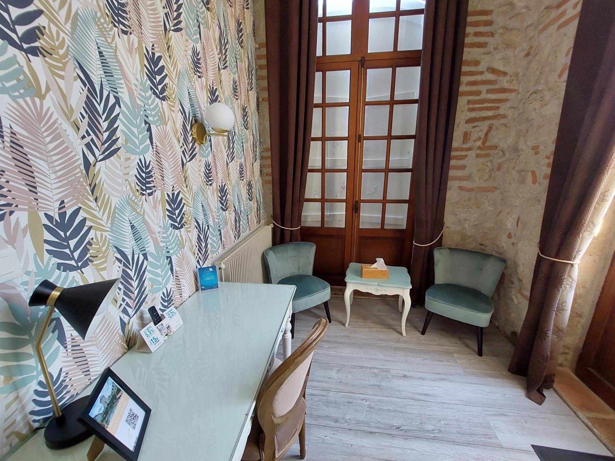 Logis Hotel Le Prince Noir Сериньяк-сюр-Гарон Экстерьер фото