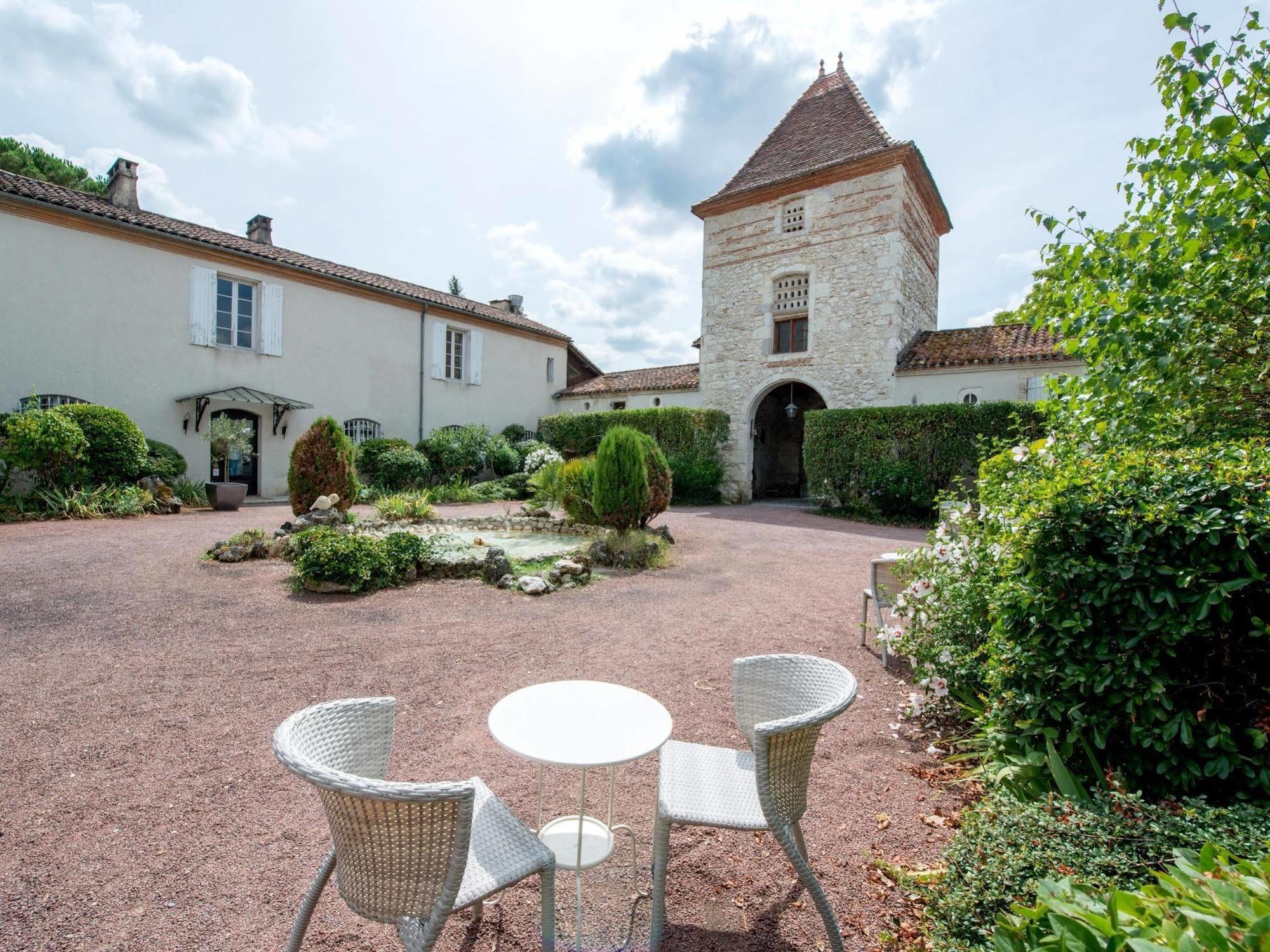 Logis Hotel Le Prince Noir Сериньяк-сюр-Гарон Экстерьер фото